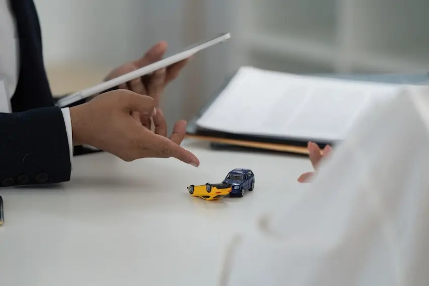 SC Car Accident Lawyers attorney offering free consultation to South Carolina drunk driving accident victim